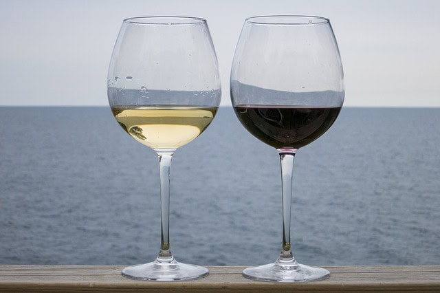 Photo by Fotoworkshop4You White and red wine - Photo by Fotoworkshop4You (Pixabay). Life Beyond Borders